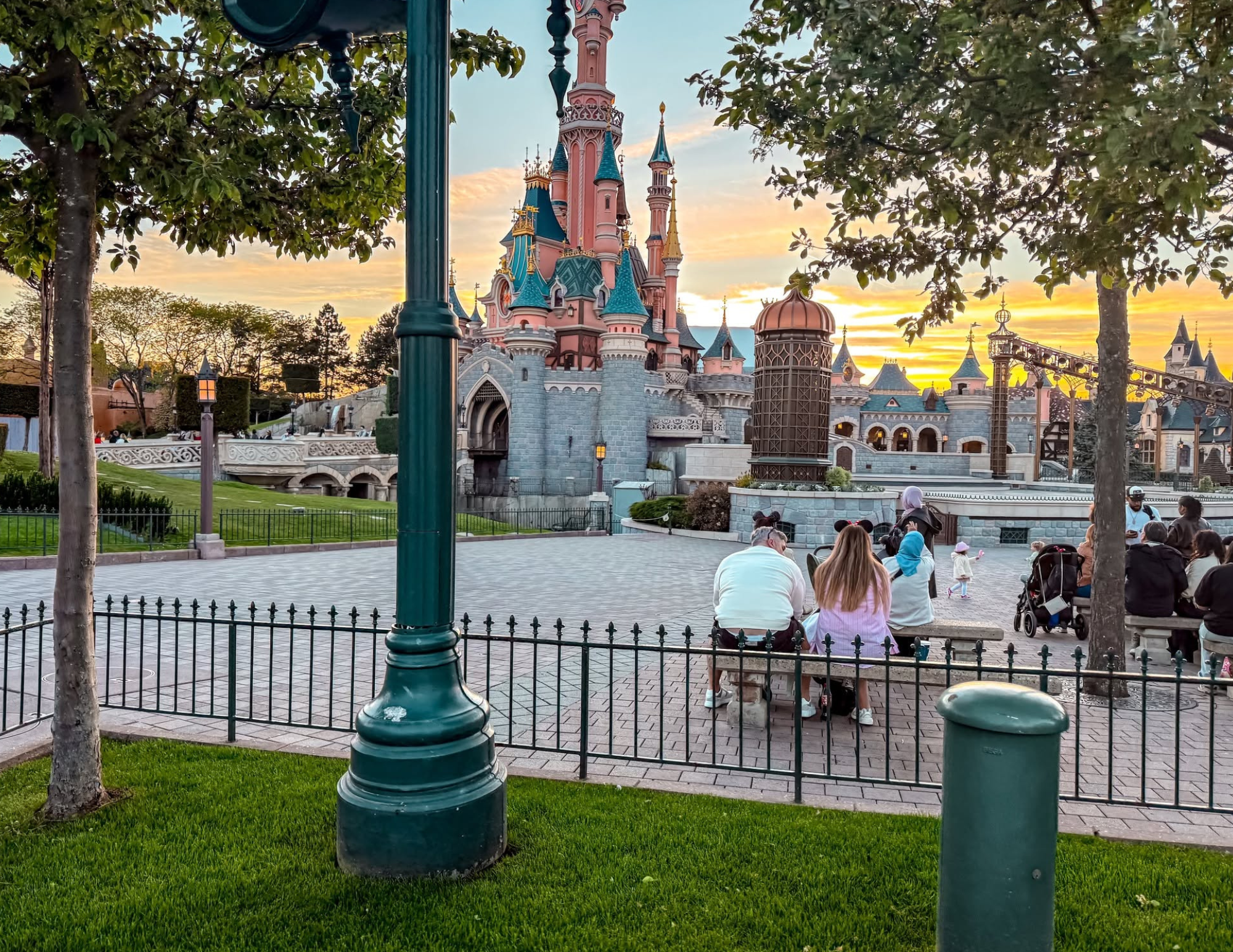 Disneyland Paris Guide (22).png